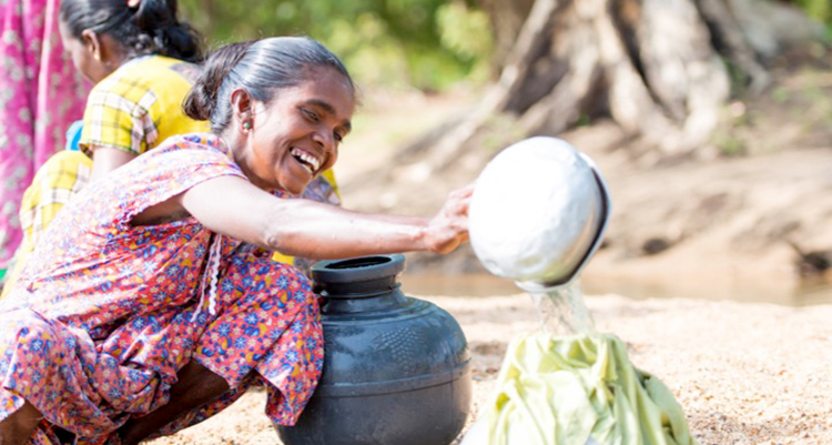 Juventude Nazarena fornece água potável para a aldeia no Sri Lanka